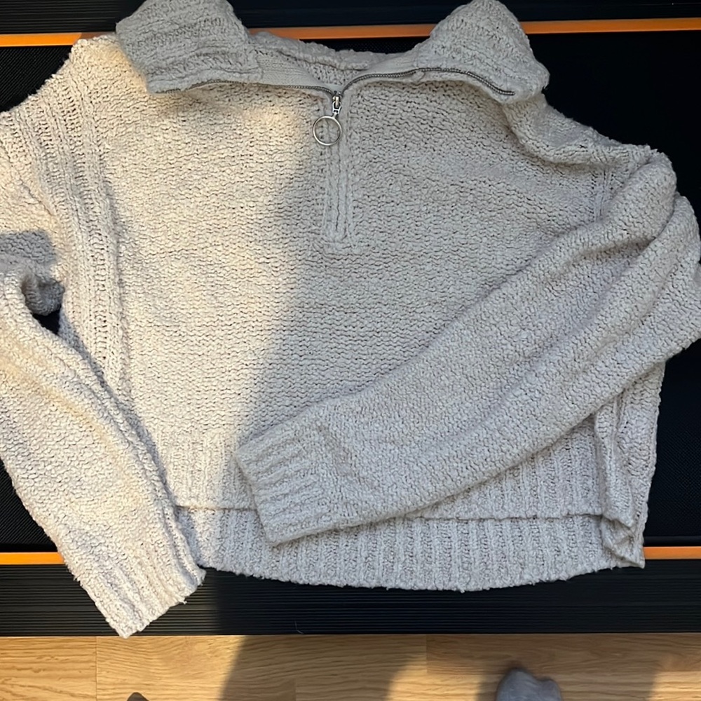 Cream sweater with zipper barley worn size S